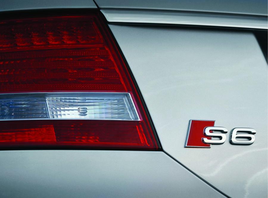 Детали экстерьера Audi S6 Sedan (4F, C6) 2006 года  (фото 7 из 35)